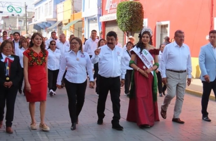 Texcoco conmemora 216 años de Independencia con ceremonia cívica y desfile
