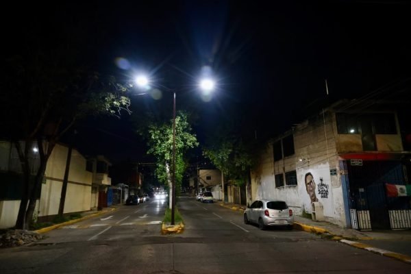 Tlalnepantla ilumina sus calles con 119 nuevas luminarias para mayor seguridad