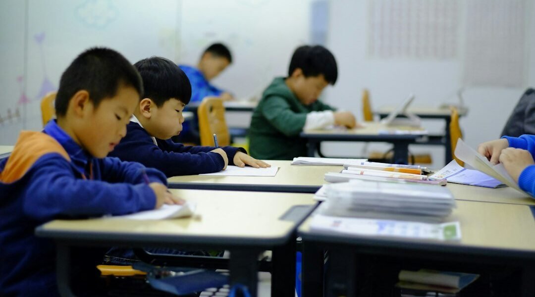 ¿Revolución o espejismo? Los estudios cuestionan el impacto real de la IA en las aulas