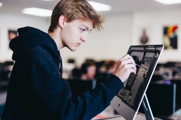 IA en las aulas: ¿revolución educativa o trampa del aprendizaje superficial?
