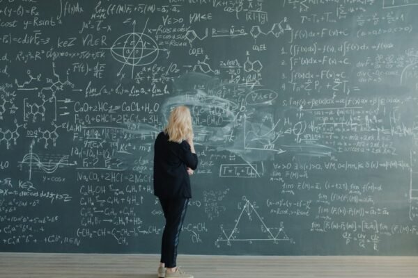 ¿Educación inteligente o menos aprendizaje? Lo que la ciencia revela sobre la IA en aulas