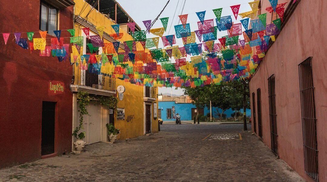 Cuando la fantasía conquista las avenidas: alebrijes gigantes tiñen la capital