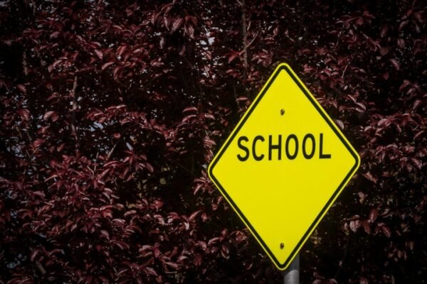 SEP reorganiza calendario escolar: ocho días de descanso en otoño de 2026