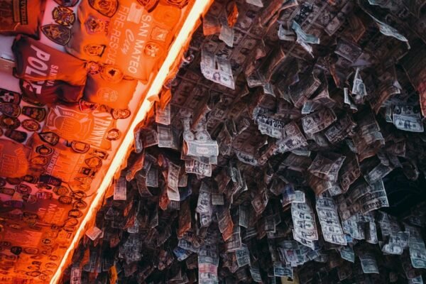 El peso en la cuerda floja: volatilidad cambiaria y los retos de una economía vulnerable