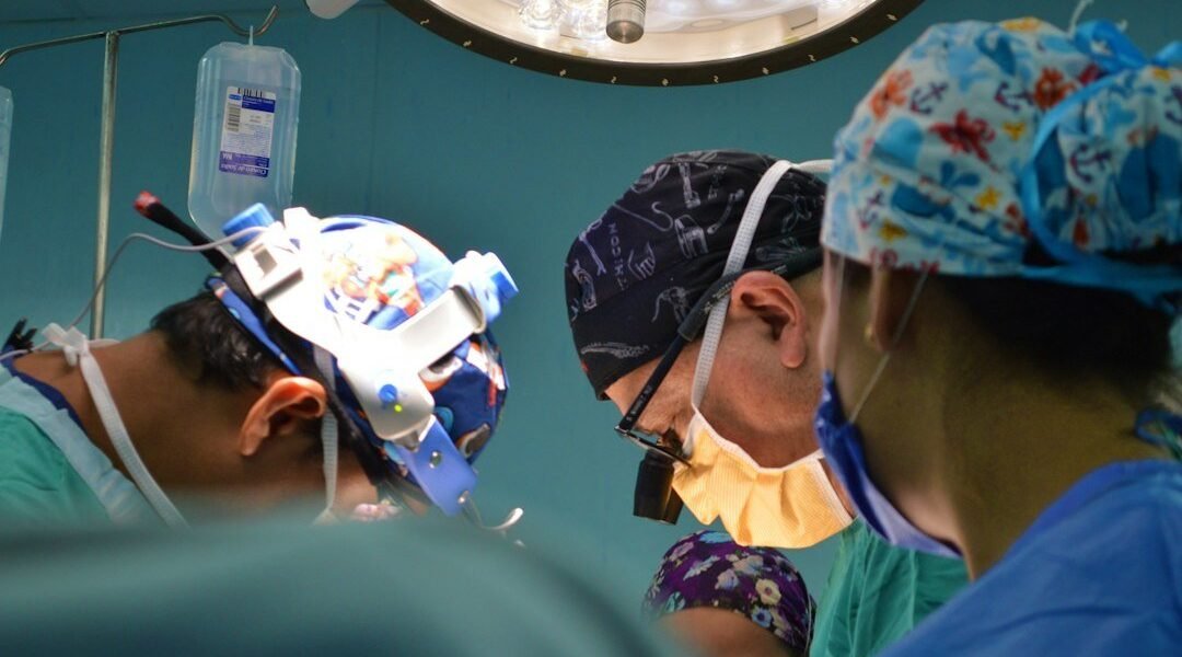 De la medicina a la política: la trayectoria ascendente de una cirujana independiente