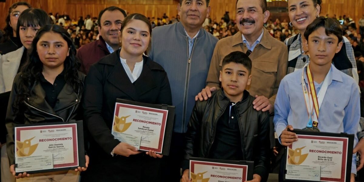 Becas para maestros: México invierte 2,200 mdp en educación y formación docente