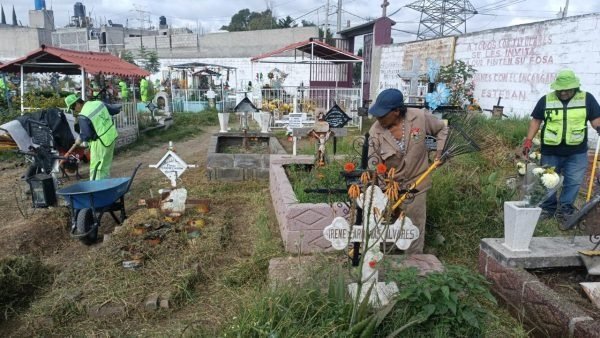 Día de Muertos: La Paz prepara panteones dignos para las familias