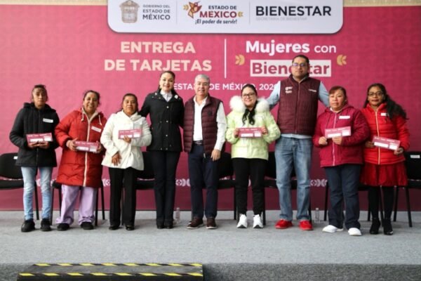 Entregan apoyos de bienestar a jóvenes, mujeres y personas con discapacidad