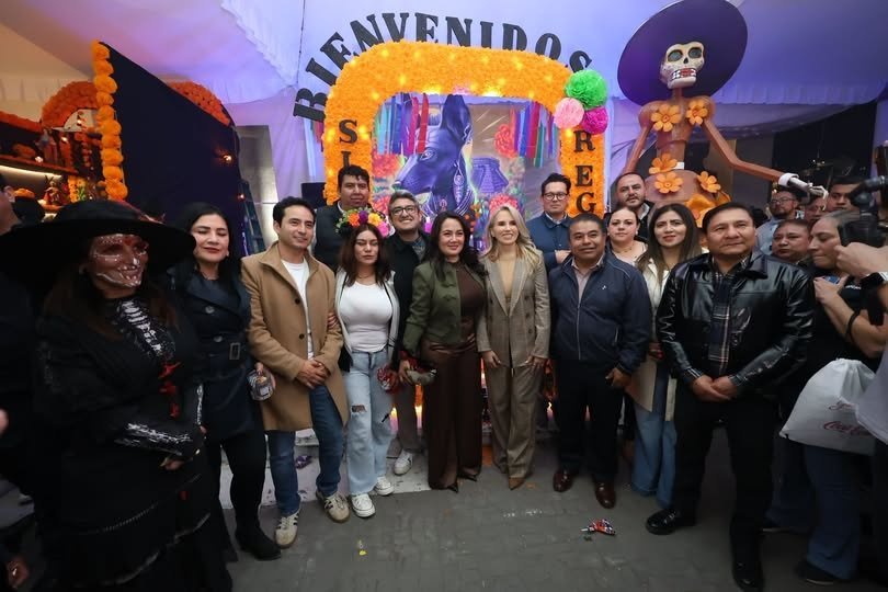 Huixquilucan inaugura exposición monumental de 25 altares por Día de Muertos