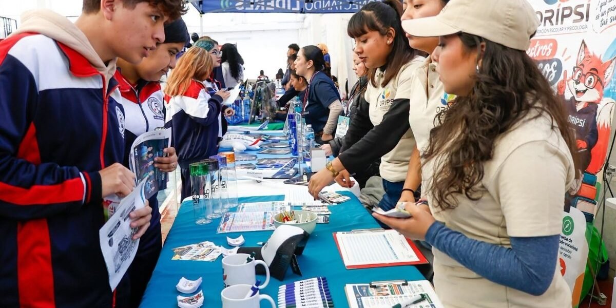 Expo Orienta Neza 2026: estudiantes exploran sus opciones universitarias