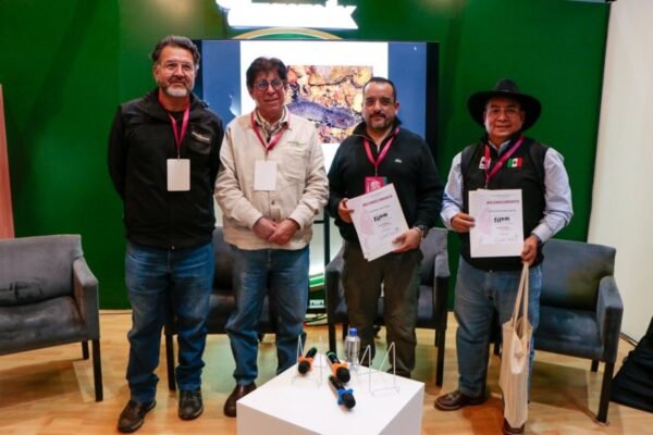 Presentan libro sobre anfibios en la FILEM 2026 para conservar bosques