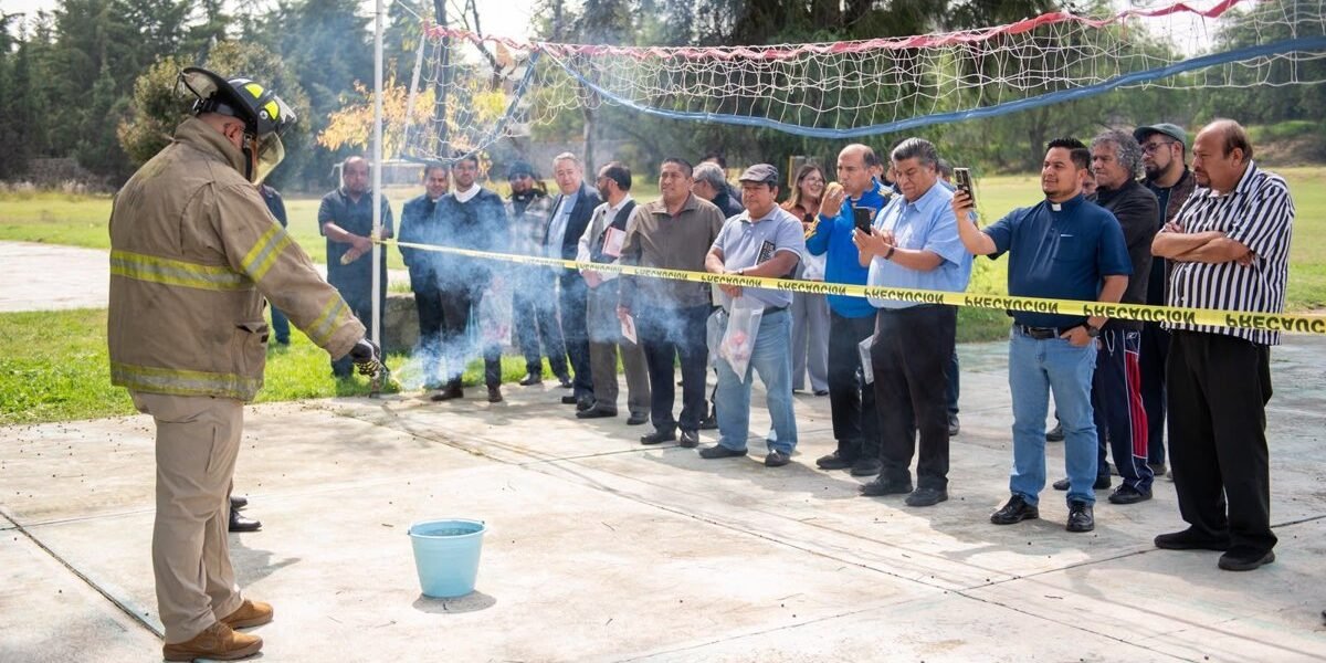 Capacitan a sacerdotes sobre uso responsable de pirotecnia
